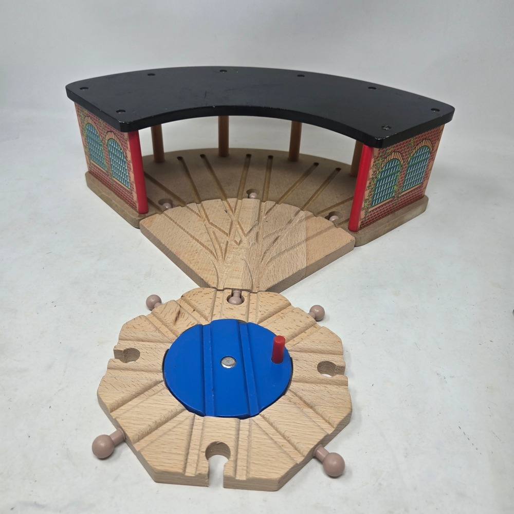 Melissa & Doug Wooden Railway Roundhouse and Turntable Set YK11356 Train Track